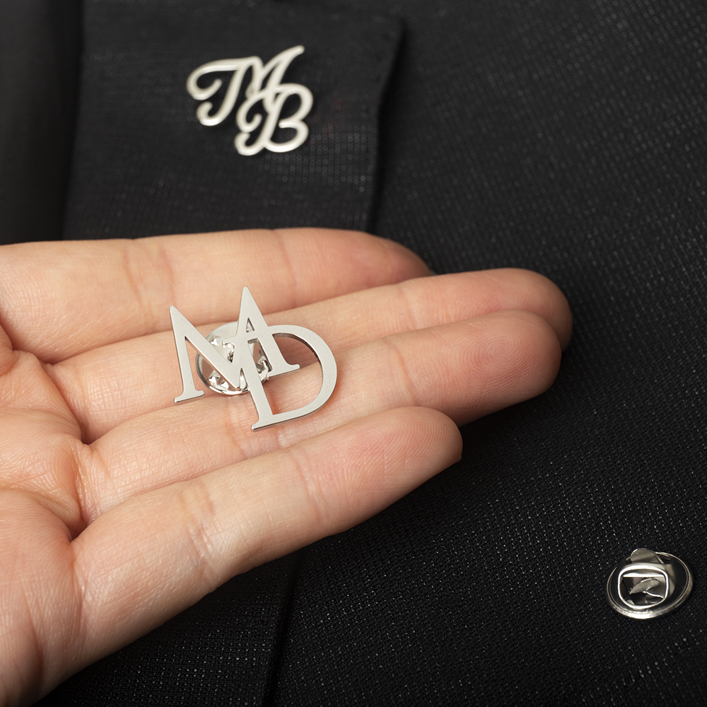 Tangula Custom Initials Brooch – Men'S Grooming Daily Bewertung und Preis